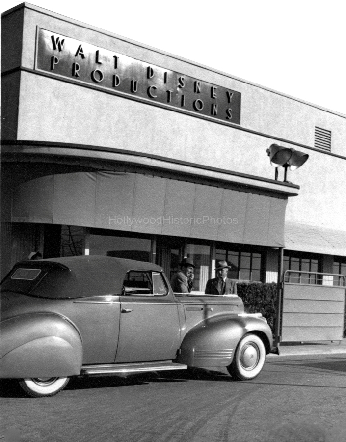 replace Walt Disney 1940 With his Packard Darin in front of Walt Disney Productions wm.jpg